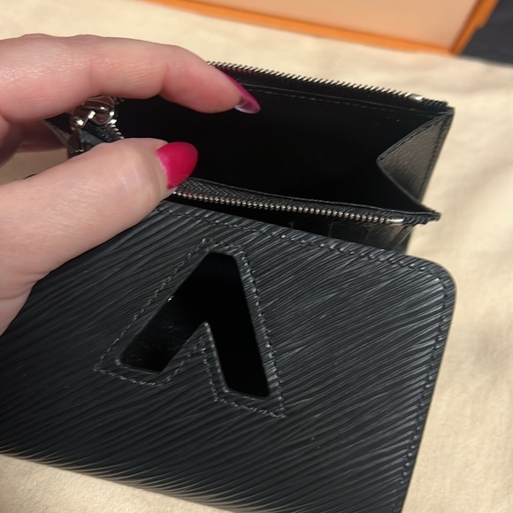 Louis Vuitton Twist Compact Wallet Epi Noir MSRP $875 - Picture 7 of 11